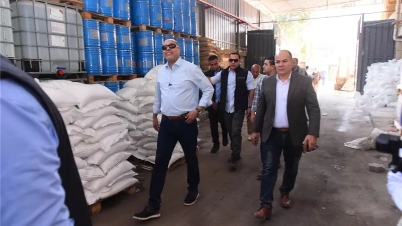وزير العمل يقود حملة تفتيشية بالمنطقة الصناعية في العاشر من رمضان