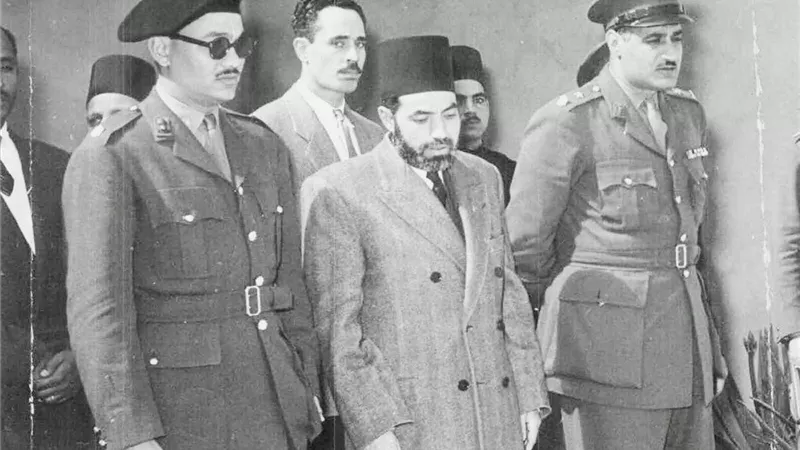 إلى زنزانة التاريخ.. رحلة خيانة الإخوان بين الحل في 1954 والعزل عام 2013