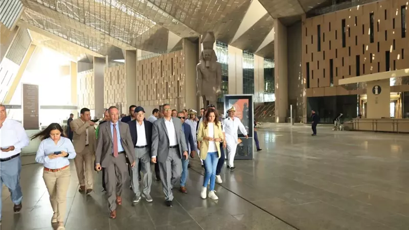 الجيزة: شاشات عملاقة في الميادين لنقل حفل افتتاح المتحف الكبير| فيديو