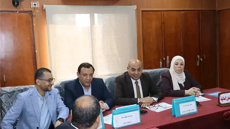 وكيل «تعليم الدقهلية» يجتمع بمسئولي الاتصال السياسي بالإدارات