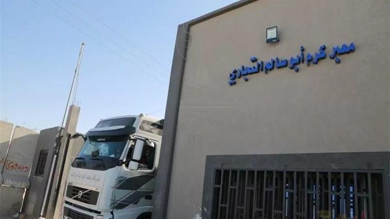 343 شاحنة مساعدات تغادر معبر رفح إلى غزة عبر كرم أبو سالم  