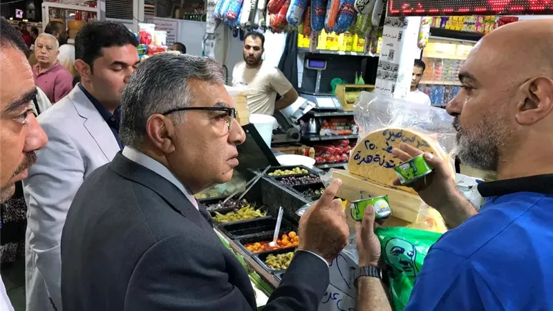 محافظ الدقهلية يتفقد المعرض الدائم للسلع الغذائية في شارع قناة السويس بالمنصورة