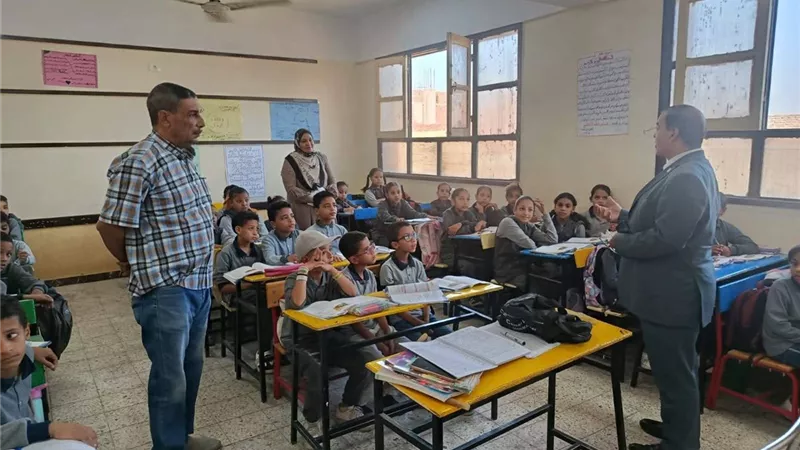 رئيس مركز أرمنت يتفقد سير العملية التعليمية بمدارس المركز في الأقصر 
