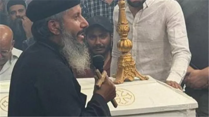 بدء صلاة الجنازة على المصور كيرلس صلاح.. وهذا موعد العزاء