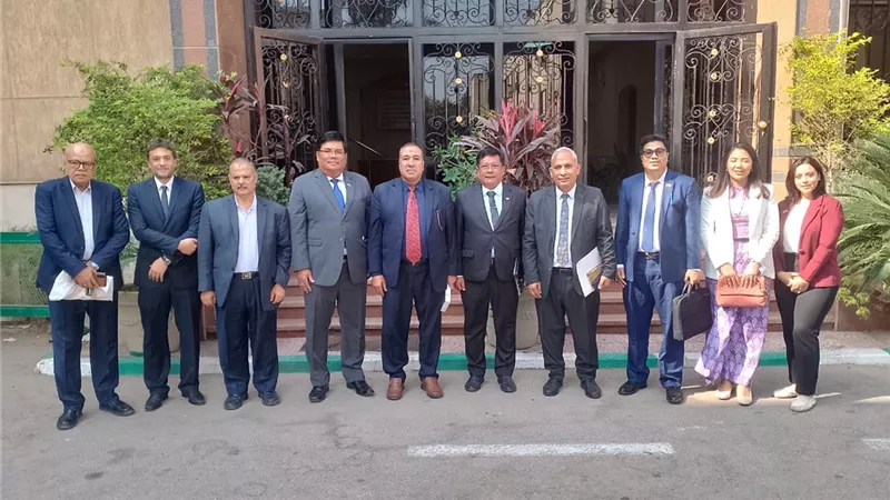 وفد ميانمار يزور مركز البحوث الزراعية ويتفقد معهد بحوث القطن