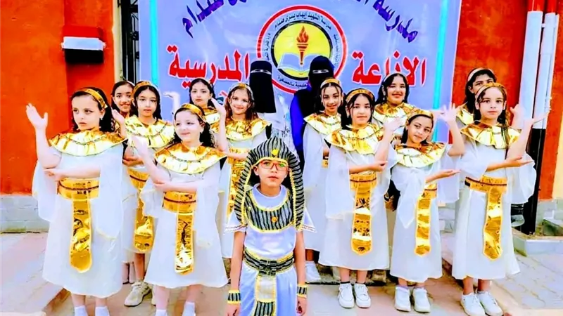 بالزي الفرعوني وأناشيد الحضارة.. طلاب المطرية يحتفلون بقرب افتتاح المتحف الكبير