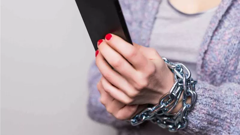 عادات جديدة لعلاقة أكثر صحة مع هاتفك الذكي دون الحاجة إلى رقابة