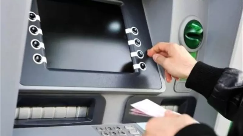 توقف مؤقت لخدمات البنوك وشركات الدفع الليلة لبدء العمل بالتوقيت الشتوي