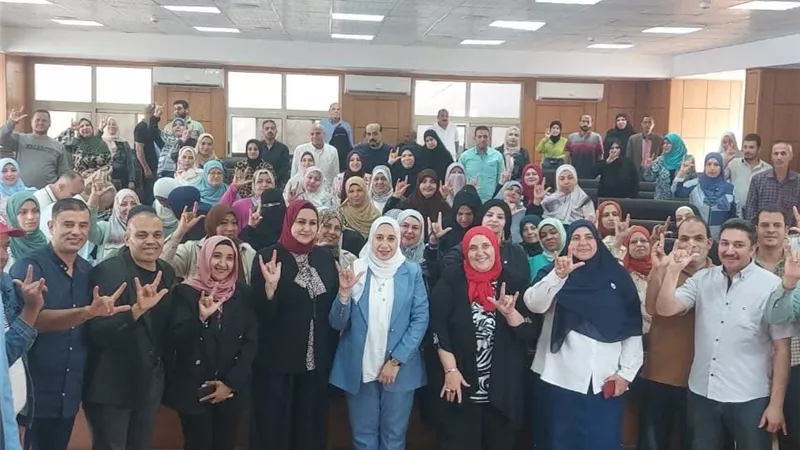 محافظ الشرقية: ورش توعوية للتدريب على مبادىء لغة الإشارة وحماية الطفل| صور