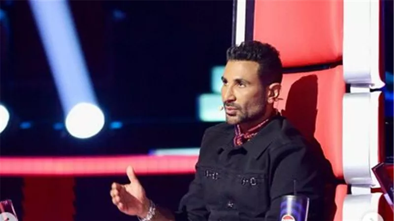 بمجموعة من الصور.. أحمد سعد يروج لبرنامج «The voice»