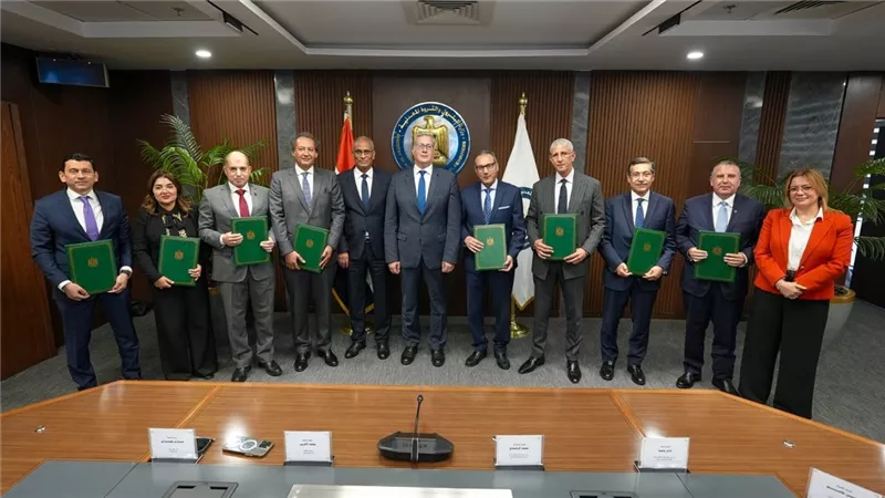 بـ 135 مليون دولار.. وزير البترول يشهد توقيع عقد تمويل مشروع الإيثانول الحيوي