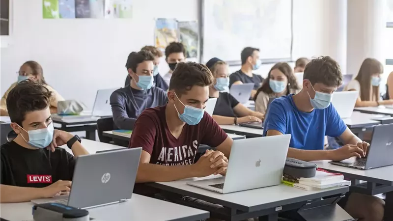 دولة عربية تفرض ارتداء الكمامات على طلاب المدارس| ما القصة 