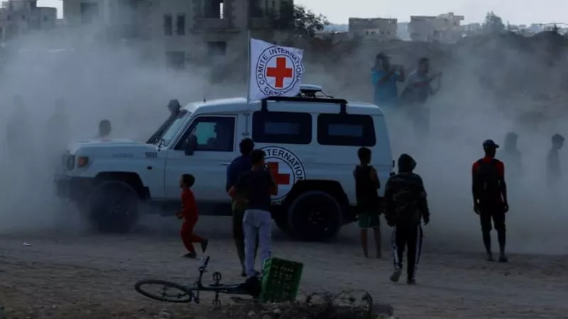 الجيش الإسرائيلي: الصليب الأحمر تسلم جثماني رهينتين في غزة 