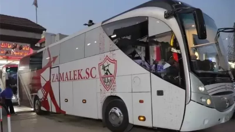 وصول حافلة نادي الزمالك ستاد القاهرة قبل مواجهة البنك الأهلي 