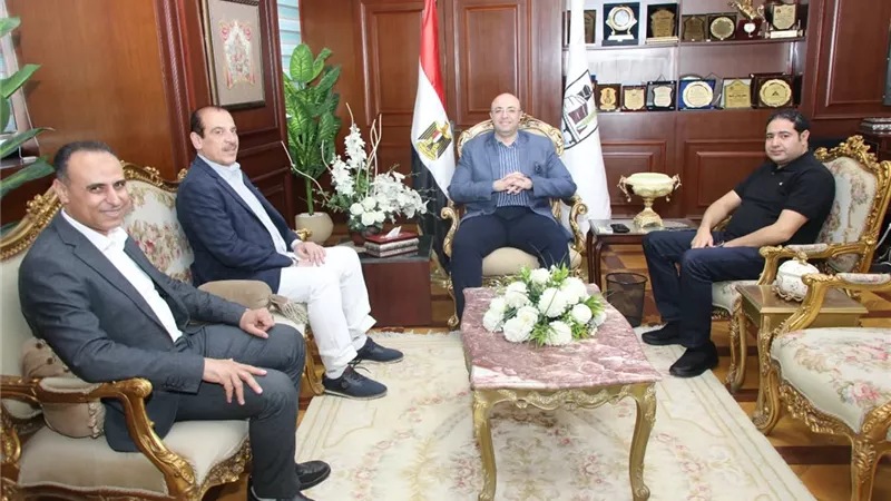  محافظ بني سويف ونائب وزير الصحة يناقشان تطوير الخدمات الصحية