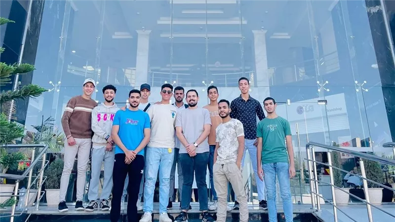 طلاب جامعة الدلتا التكنولوجية يتفقدون شركة LG بالقاهرة 