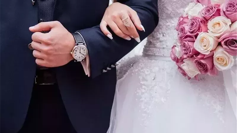 حكم اشتراط الزوجة في العقد إكمال التعليم أو الوظيفة.. 