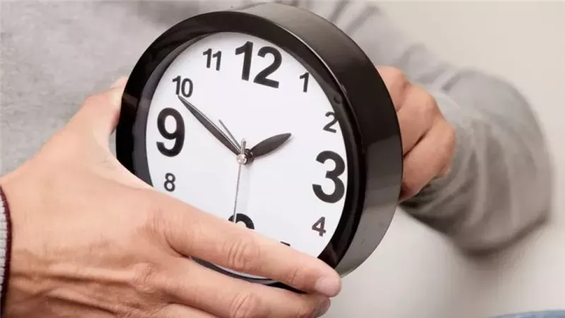 مع بداية التوقيت الشتوي .. نصائح للتأقلم مع التغيير الزمني