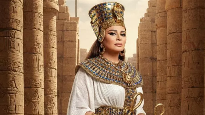 إلهام شاهين تستبق احتفال المتحف الكبير بزي فرعوني.. والجمهور: «إلهام عنخ آمون»