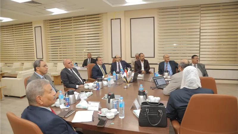 جامعة جنوب الوادي الأهلية تناقش سبل إنشاء مستشفى وسكن جديد للطلاب