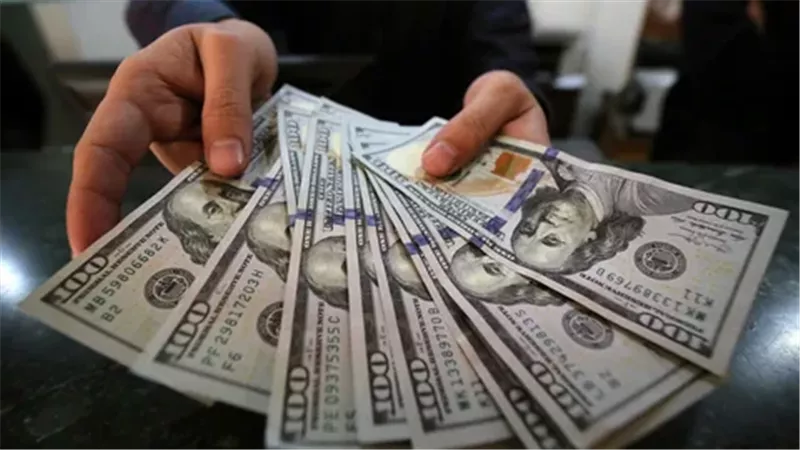 الدولار يواصل التراجع أمام الجنيه ليسجل 47.15 جنيه بالبنك المركزي