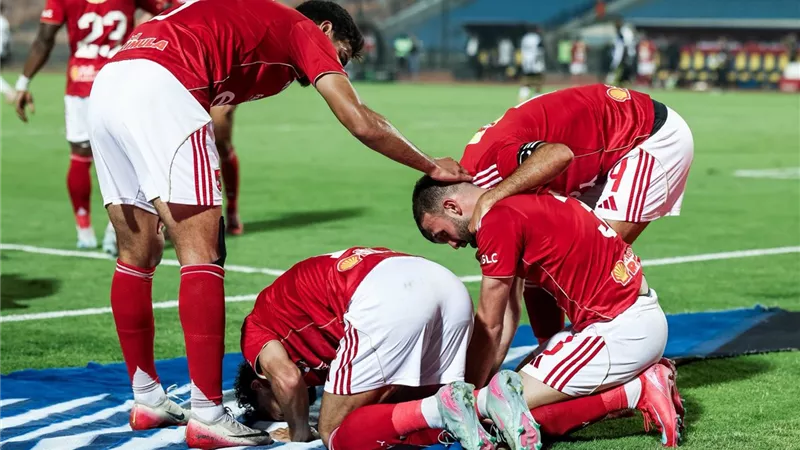 ميدو: من عجائب الدنيا أن يتخذ حكم قرارات ضد الأهلي