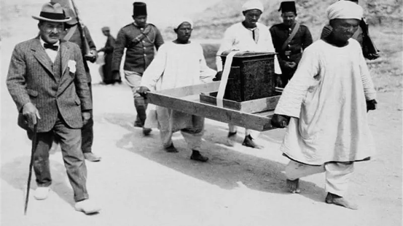 نوبي يكشف كيف تسبب حمار في وصول والده لمقبرة توت عنخ آمون| فيديو 