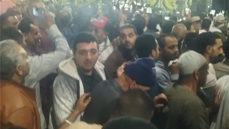 عشرات الآلاف من مريدي الدسوقي تمايلوا طربا مع إنشاد محمود التهامي |صور 