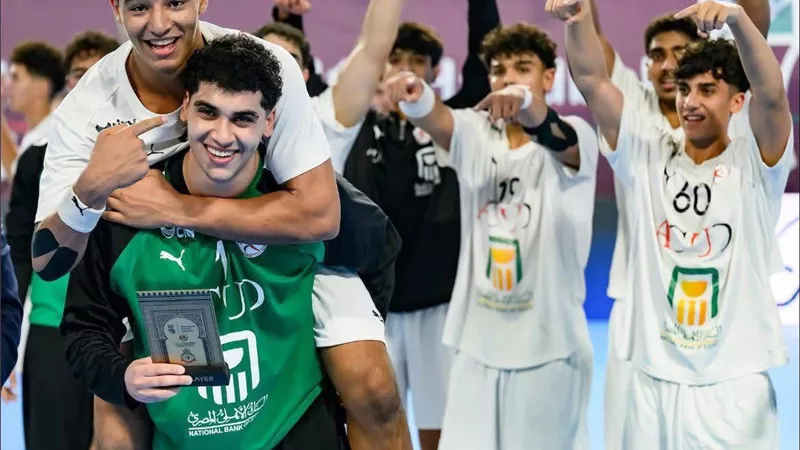 رئيس الاتحاد الإسباني يهنئ نظيره المصري بعد التأهل لنهائي «مونديال يد الناشئين» 