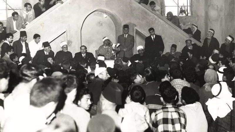 ما حكم قراءة القرآن قبل أذان الجمعة؟.. دار الإفتاء توضّح 