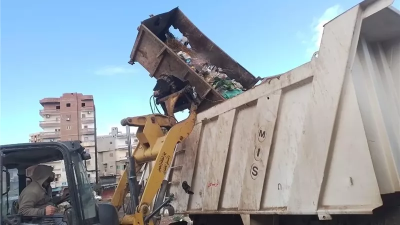 رفع 150 طن قمامة في 24 ساعة في قطور بالغربية