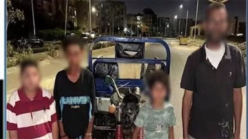 «أطفال في الصندوق».. سائق تروسيكل متهور في قبضة الأمن