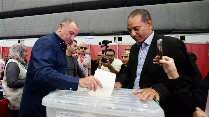 انتخابات الأهلي.. الخطيب ومجلسه يدلون بأصواتهم| صور