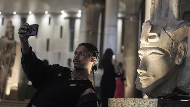 الجارديان: «المتحف المصري الكبير» أكبر صرح أثري في العالم بتكلفة مليار دولار 