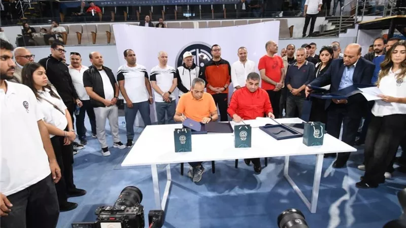 وزيرا الإسكان والشباب والرياضة يفتتحان نادي 