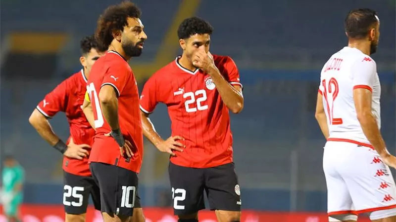 قبل ودية نيجيريا.. حسام حسن في ورطة بسبب صلاح ومرموش 