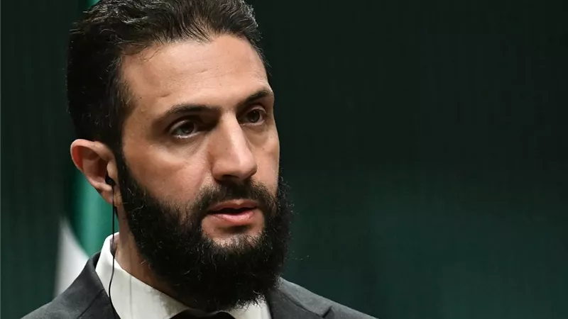الجولاني وحده لا يكفي.. عائلة الشرع تسيطر على مقاليد السلطة والثروة في سوريا