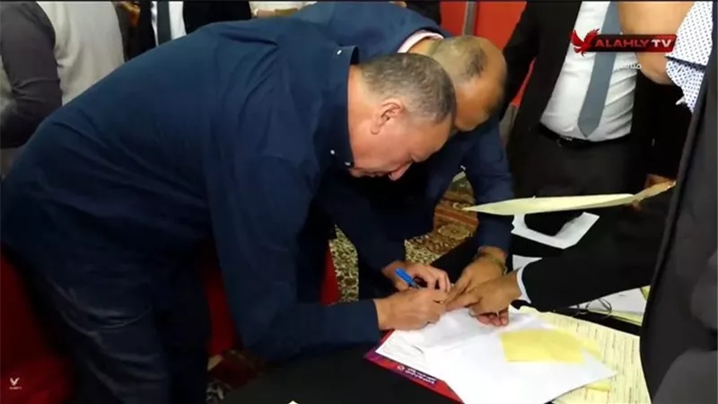 الخطيب يدلي بصوته في انتخابات النادي الأهلي لاختيار مجلس إدارة جديد 