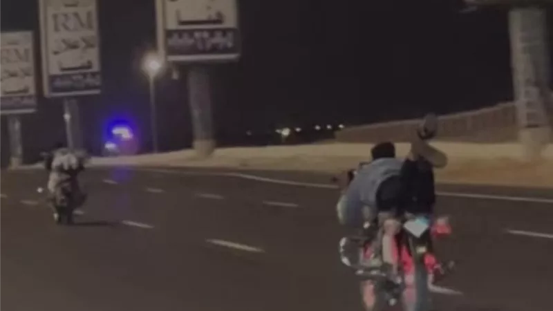 الأمن يفحص فيديو شاب يستعرض بدراجة نارية أعلى طريق مصر السويس