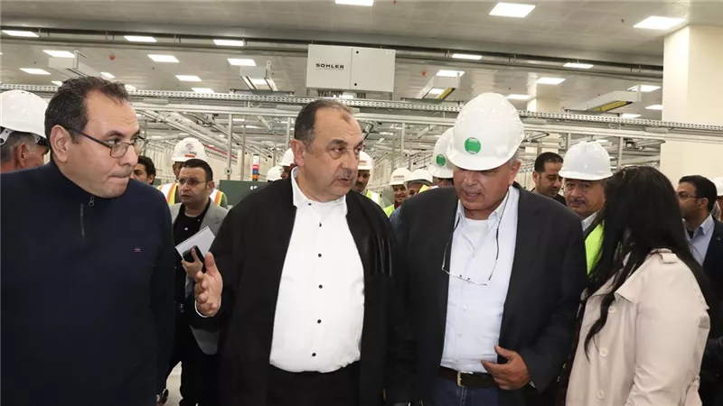 وزير قطاع الأعمال: لا تصفية ولا بيع.. دمج الغزل والنسيج في 7 كيانات عملاقة