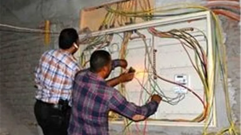 شرطة الكهرباء تضبط 3888 قضية سرقة تيار في يوم واحد                              