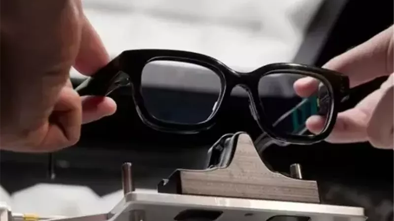 رسميا.. جوجل تكشف عن نموذج أولي لنظارات تعمل بنظام Android XR