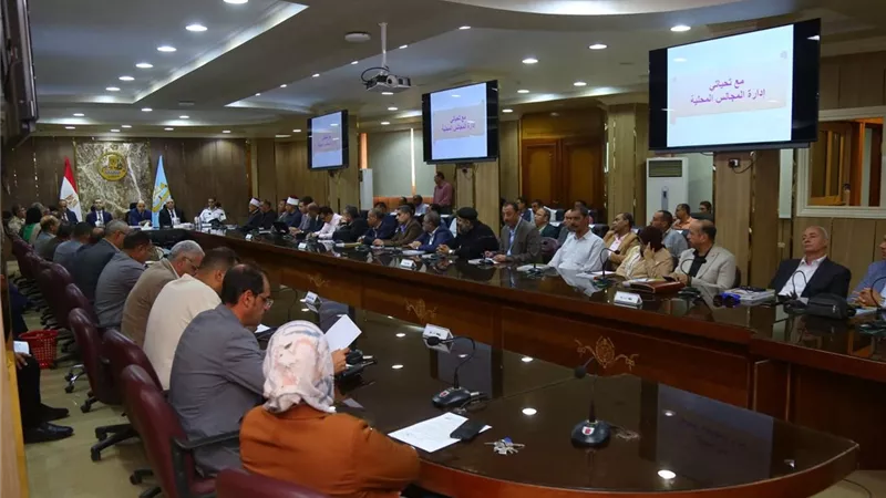 محافظ كفرالشيخ يعلن تركيب شاشات عرض بالميادين العامة لنقل افتتاح المتحف الكبير