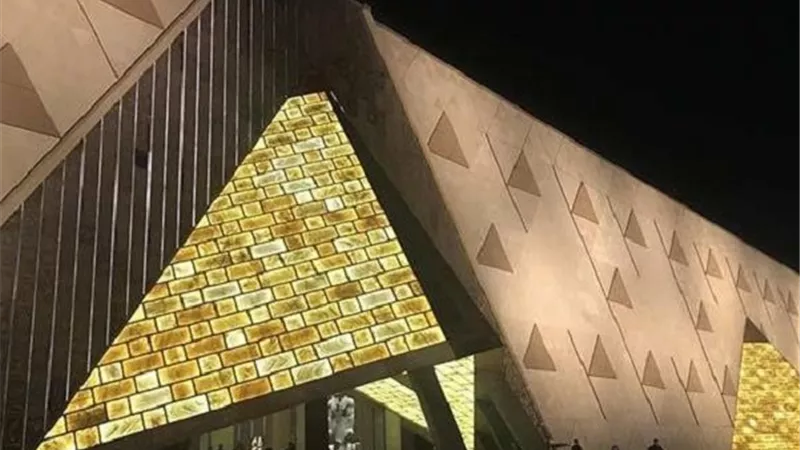 وصول الوفود المشاركة في حفل افتتاح المتحف المصري الكبير