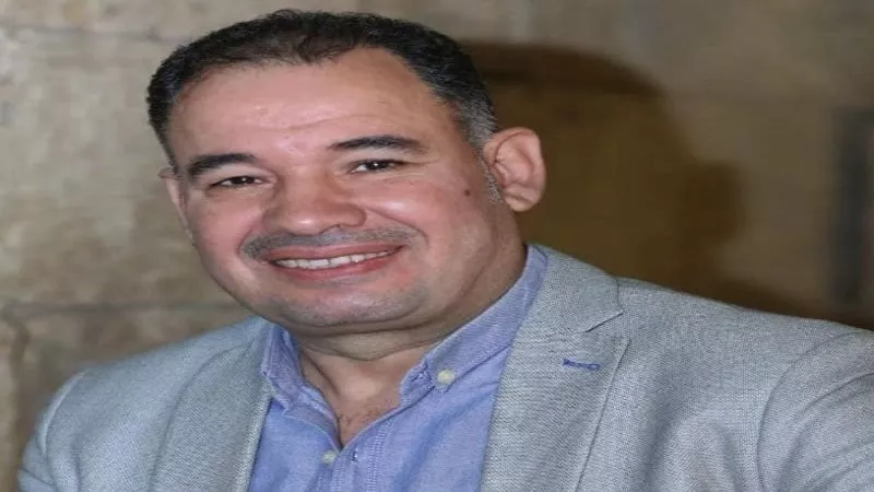 مدير بيت الشعر العربي: مصر تفتح بوابات الزمن لتعيد العالم إلى رشده