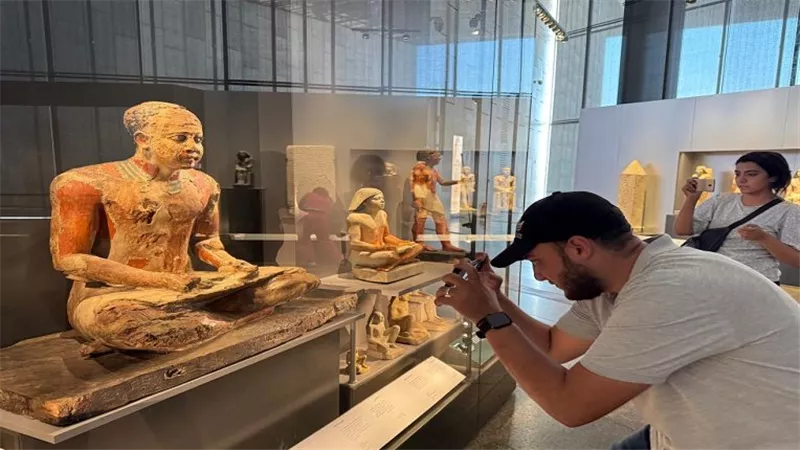 رئيس قسم الترميم: العمل في المتحف الكبير بدأ بـ66 من الخريجين الجدد| فيديو