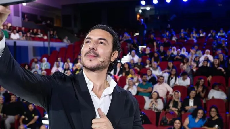 أول ظهور لـ باسل خياط بعد أزمته الصحية في «سولد أوت»
