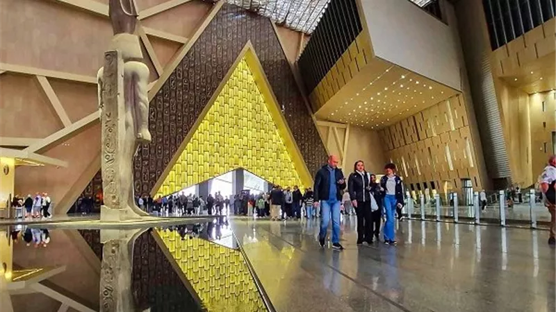 المشرف السابق على المتحف الكبير: مصر شيدت هرما رابعا يثبت عبقرية أحفاد الفراعنة