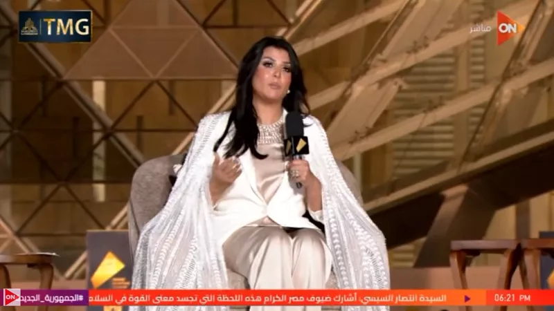 منى الشاذلي بإطلالة فرعونية في افتتاح المتحف المصري الكبير|فيديو