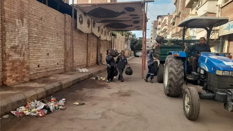 بعد انتهاء مراسم مولد إبراهيم الدسوقي.. رفع 200 طن مخلفات وتطهير الميدان  